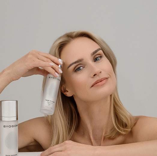 Model holding BYOSOM products